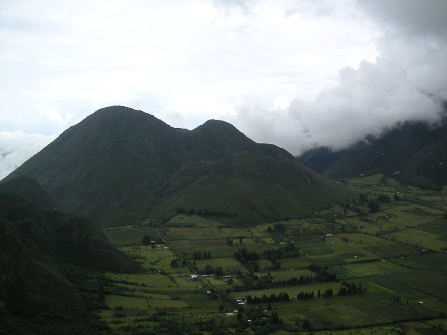 [extinct volcano crater farms]